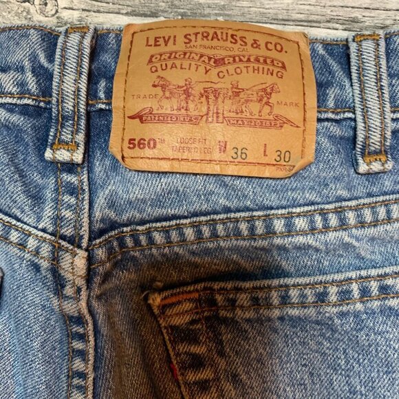 Vintage Levi's 560 Loose Fit Tampered Leg Distressed Jeans - Picture 6 of 12